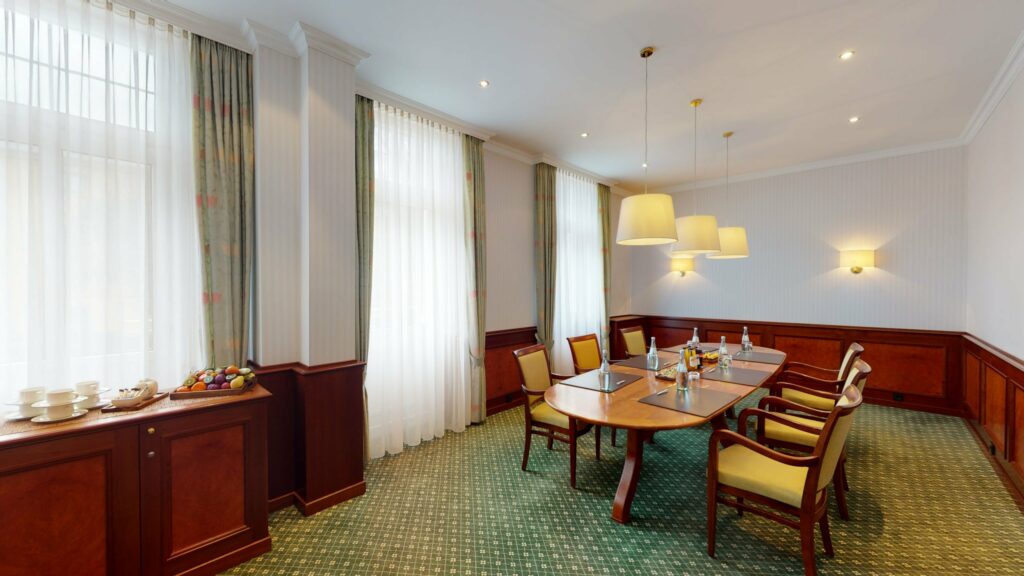 Hotel-Oranien-Residences-Gartenzimmer-Blocktafel-03-scaled-min